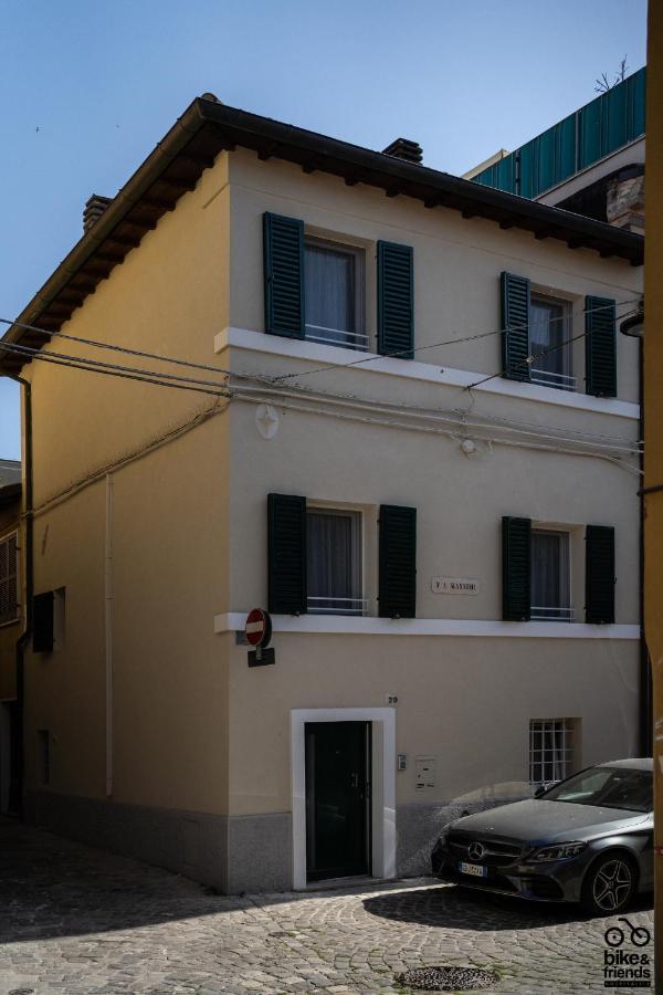 Bilocale Le Rondini Centralissimo Pesaro Kültér fotó
